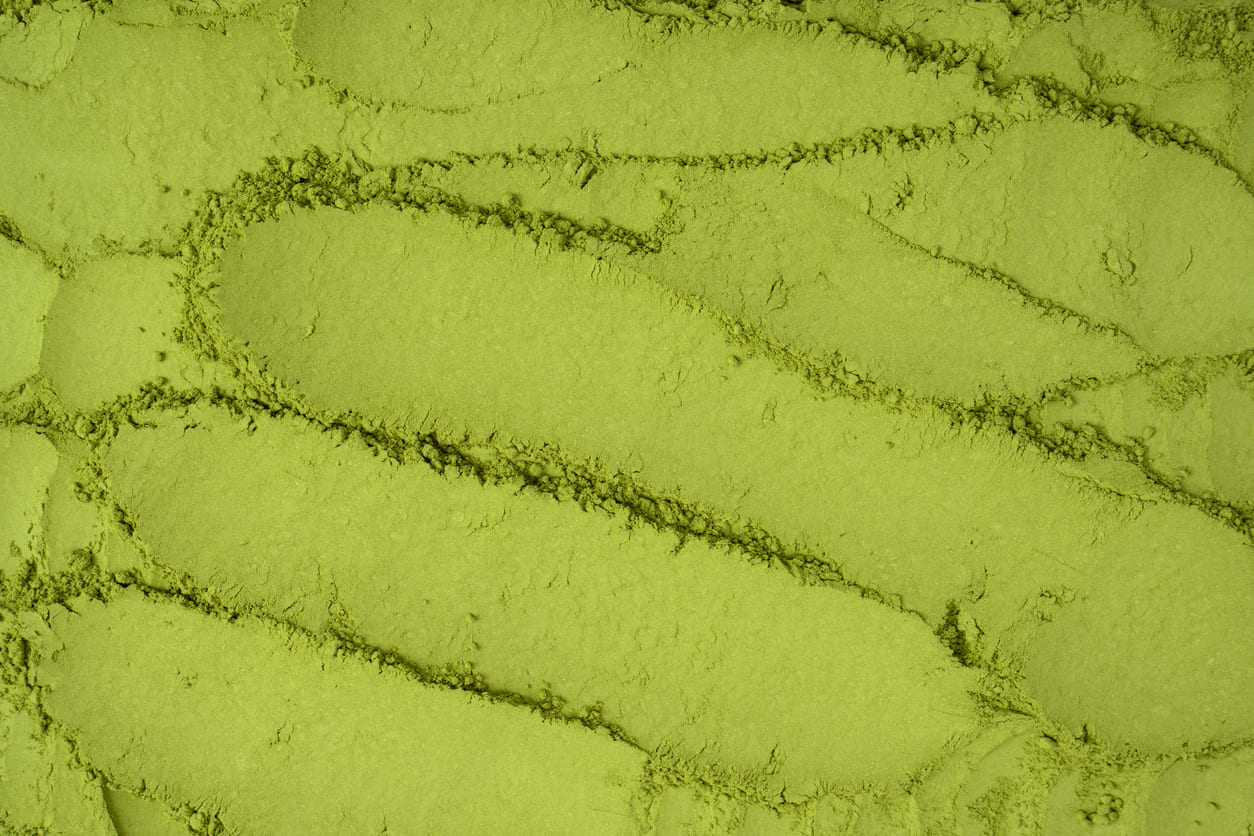 Matcha vs. Traditional Green Tea: Health Benefits and Brewing Techniques